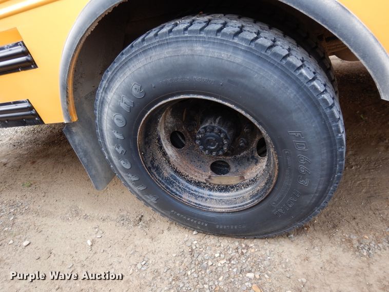 image for item DF4096 2004 Freightliner FS65  school bus