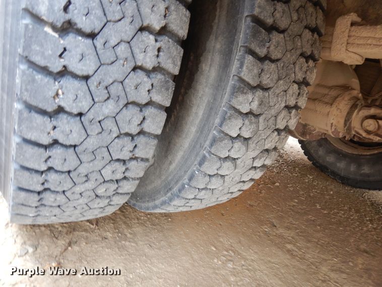 image for item DF4096 2004 Freightliner FS65  school bus