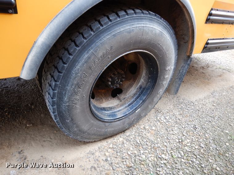 image for item DF4096 2004 Freightliner FS65  school bus