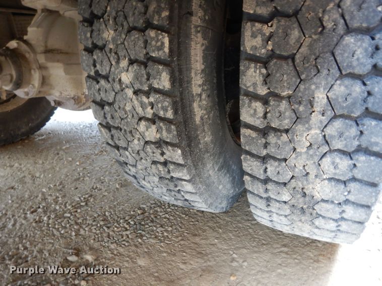 image for item DF4096 2004 Freightliner FS65  school bus