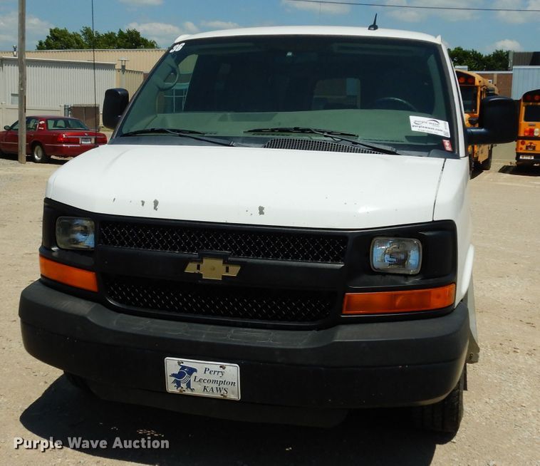 image for item DF4105 2011 Chevrolet Express 1500  van