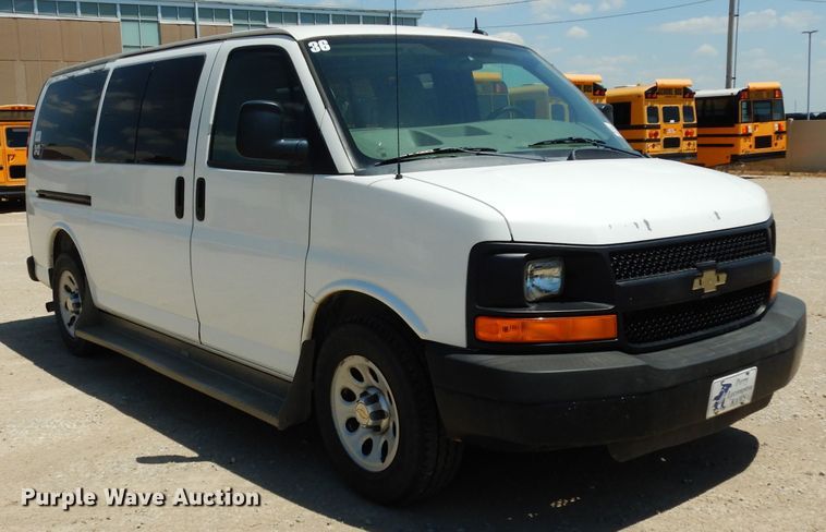 image for item DF4105 2011 Chevrolet Express 1500  van