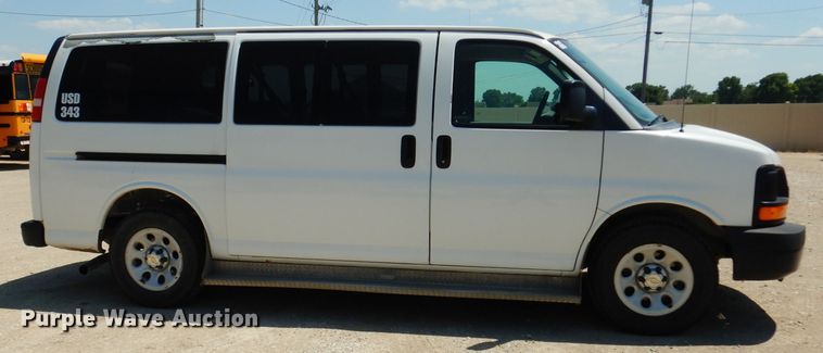 image for item DF4105 2011 Chevrolet Express 1500  van