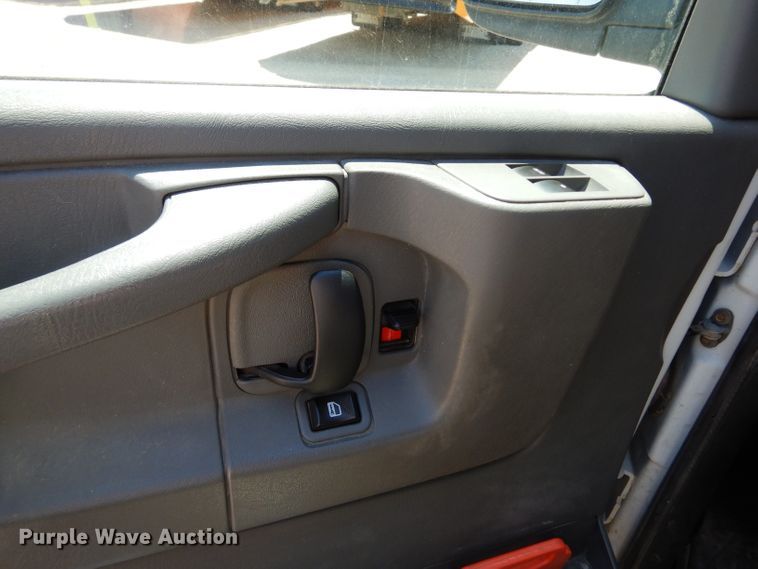 image for item DF4105 2011 Chevrolet Express 1500  van