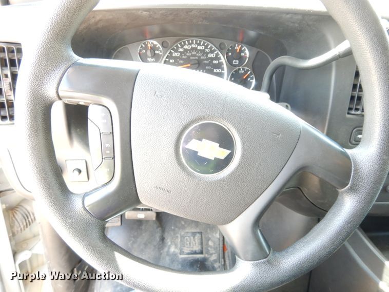 image for item DF4105 2011 Chevrolet Express 1500  van