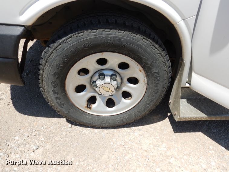 image for item DF4105 2011 Chevrolet Express 1500  van