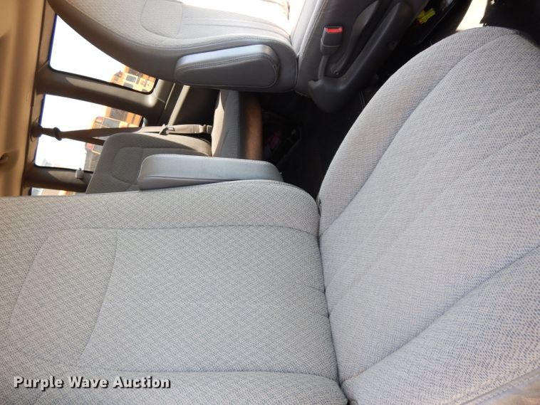 image for item DF4105 2011 Chevrolet Express 1500  van