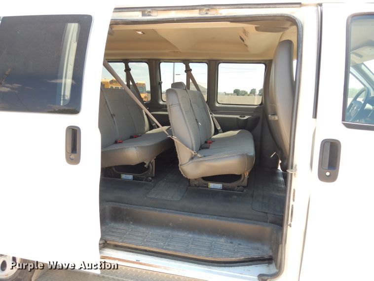 image for item DF4105 2011 Chevrolet Express 1500  van