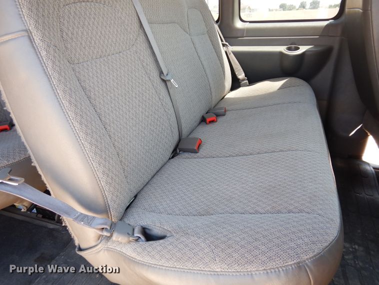 image for item DF4105 2011 Chevrolet Express 1500  van