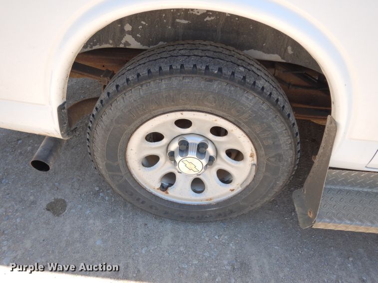 image for item DF4105 2011 Chevrolet Express 1500  van