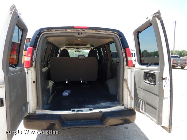 image for item DF4105 2011 Chevrolet Express 1500  van