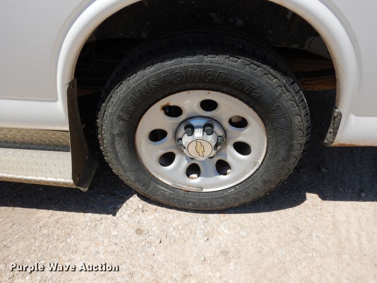 image for item DF4105 2011 Chevrolet Express 1500  van