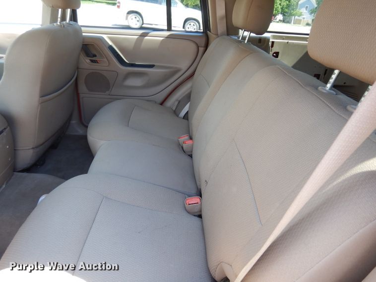 image for item DF4168 2004 Jeep Grand Cherokee SE  SUV