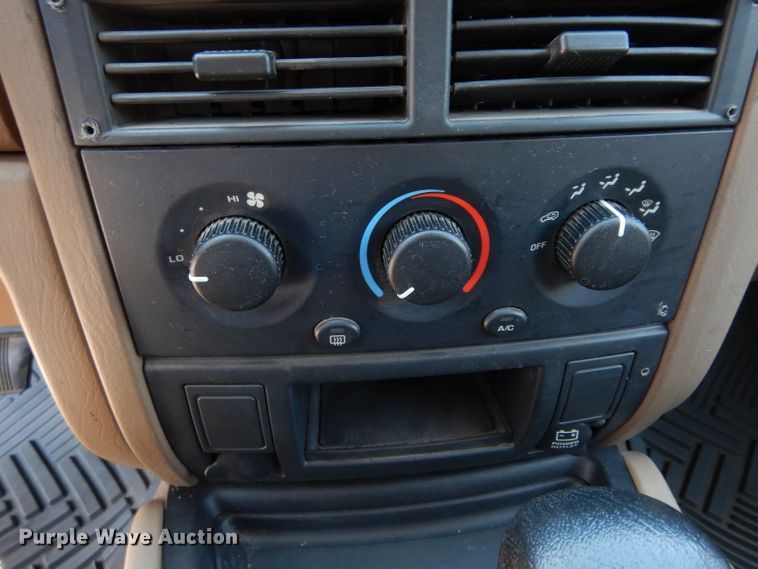 image for item DF4168 2004 Jeep Grand Cherokee SE  SUV