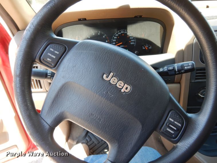 image for item DF4168 2004 Jeep Grand Cherokee SE  SUV