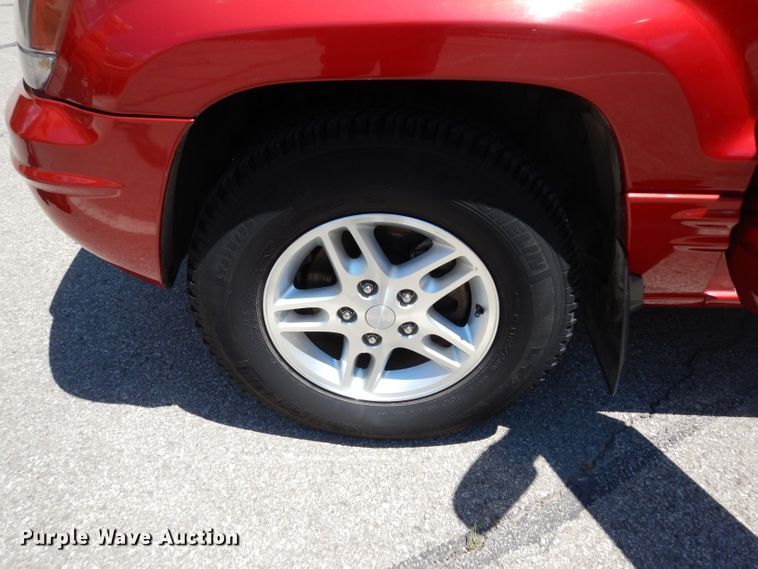 image for item DF4168 2004 Jeep Grand Cherokee SE  SUV