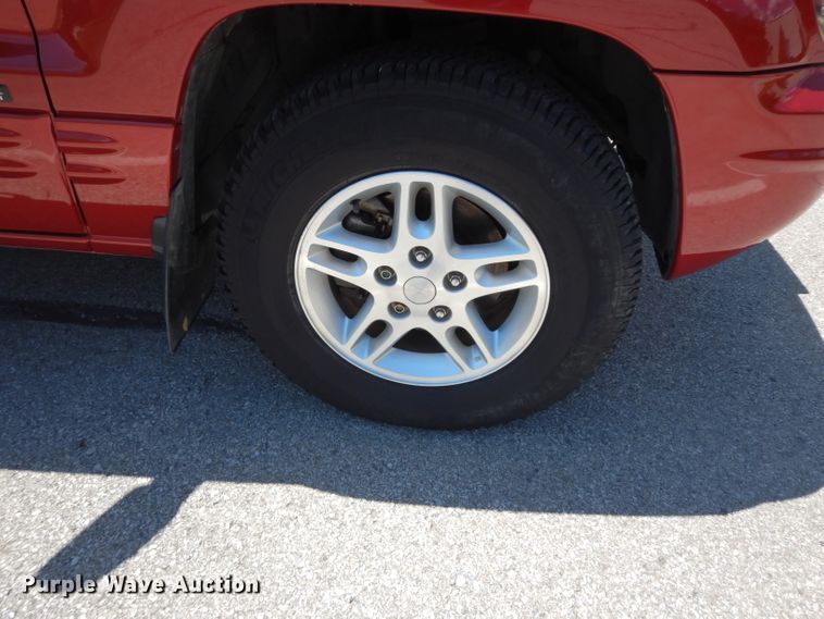 image for item DF4168 2004 Jeep Grand Cherokee SE  SUV