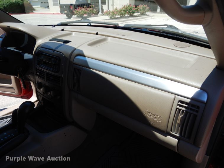 image for item DF4168 2004 Jeep Grand Cherokee SE  SUV