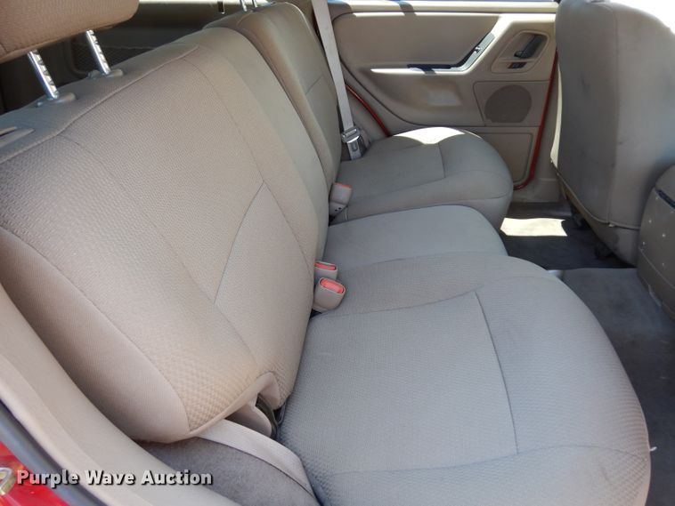 image for item DF4168 2004 Jeep Grand Cherokee SE  SUV