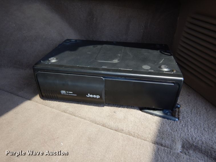 image for item DF4168 2004 Jeep Grand Cherokee SE  SUV