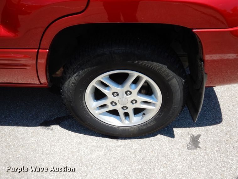 image for item DF4168 2004 Jeep Grand Cherokee SE  SUV