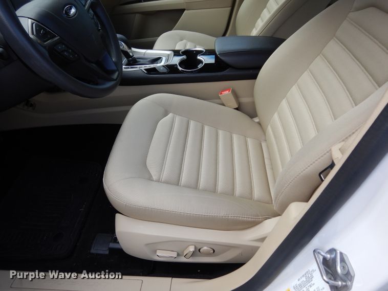 image for item DF4172 2015 Ford Fusion