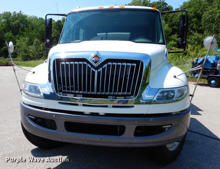 image for item DF4174 2011 International DuraStar 4400  sewer jetter truck