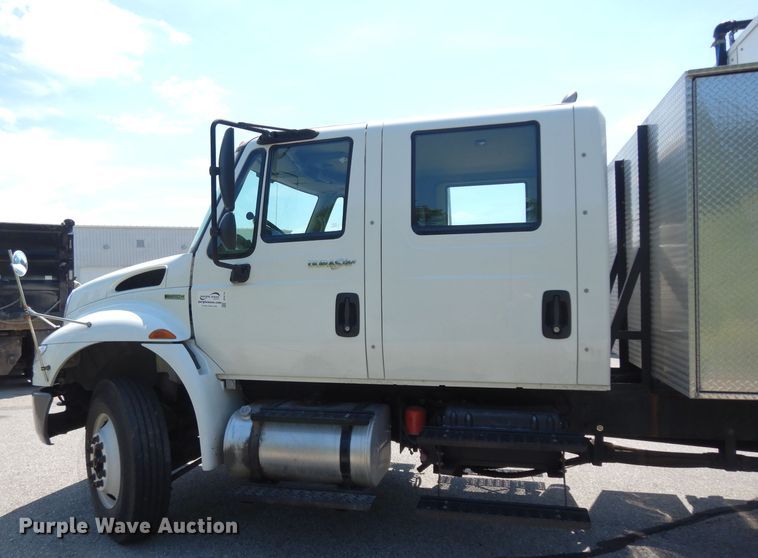 image for item DF4174 2011 International DuraStar 4400  sewer jetter truck