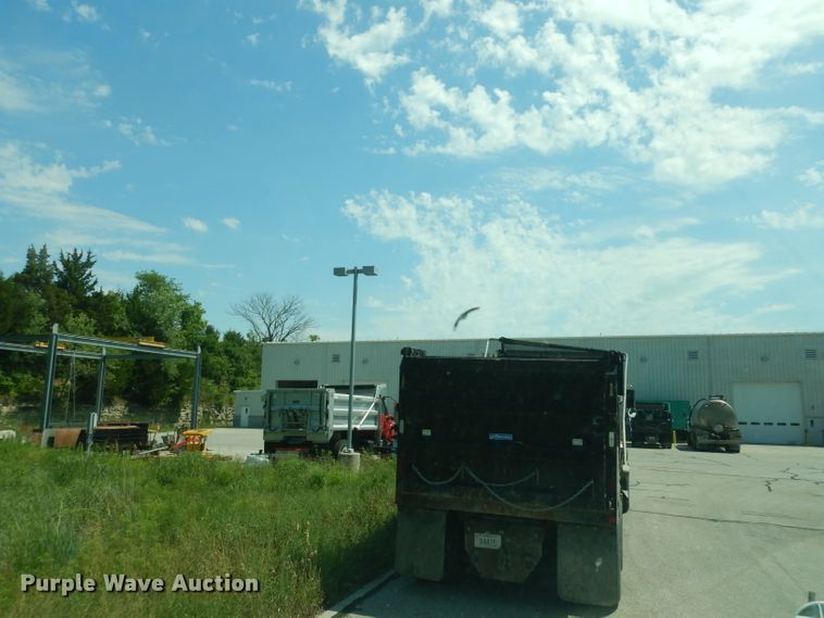 image for item DF4174 2011 International DuraStar 4400  sewer jetter truck