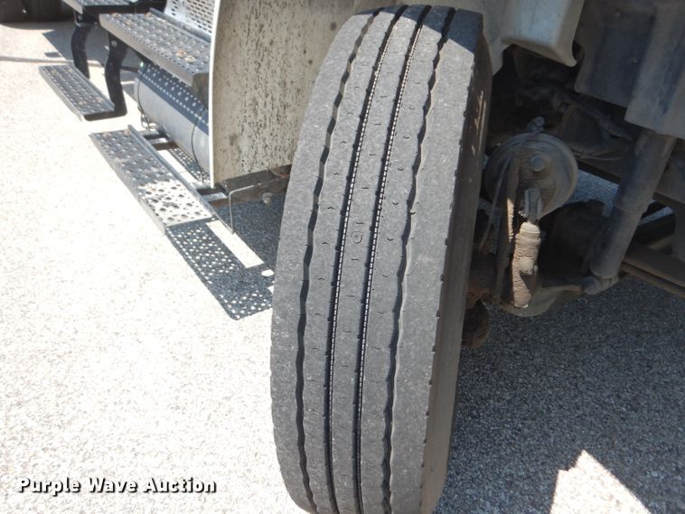 image for item DF4174 2011 International DuraStar 4400  sewer jetter truck