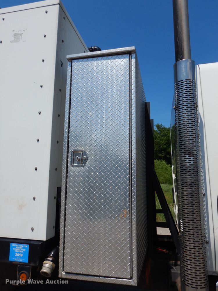 image for item DF4174 2011 International DuraStar 4400  sewer jetter truck