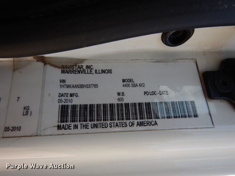 image for item DF4174 2011 International DuraStar 4400  sewer jetter truck