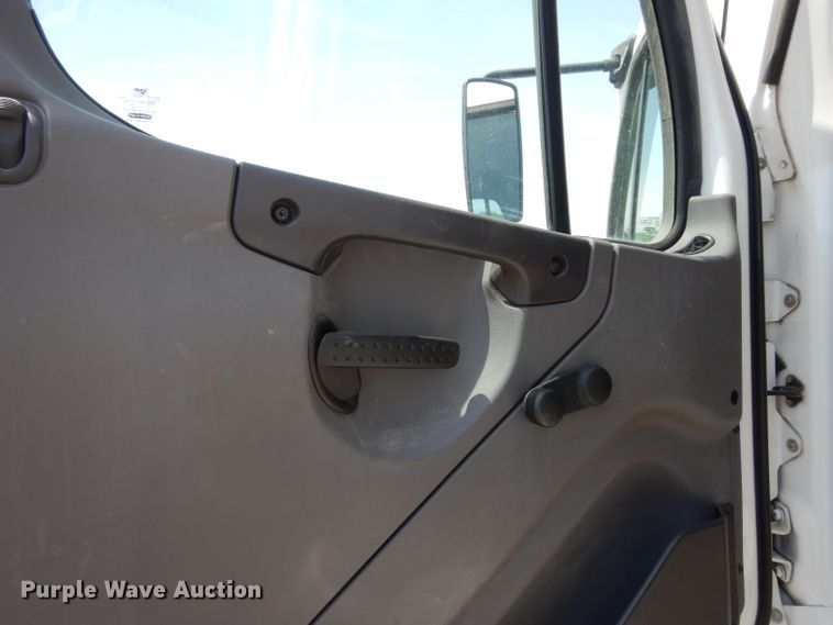 image for item DF4181 2009 Freightliner Business Class M2  service truck