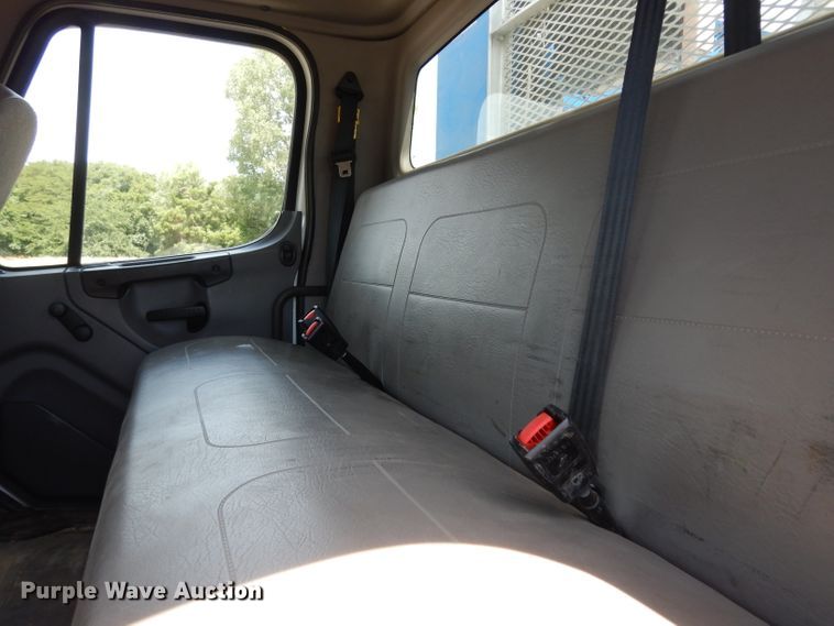 image for item DF4181 2009 Freightliner Business Class M2  service truck