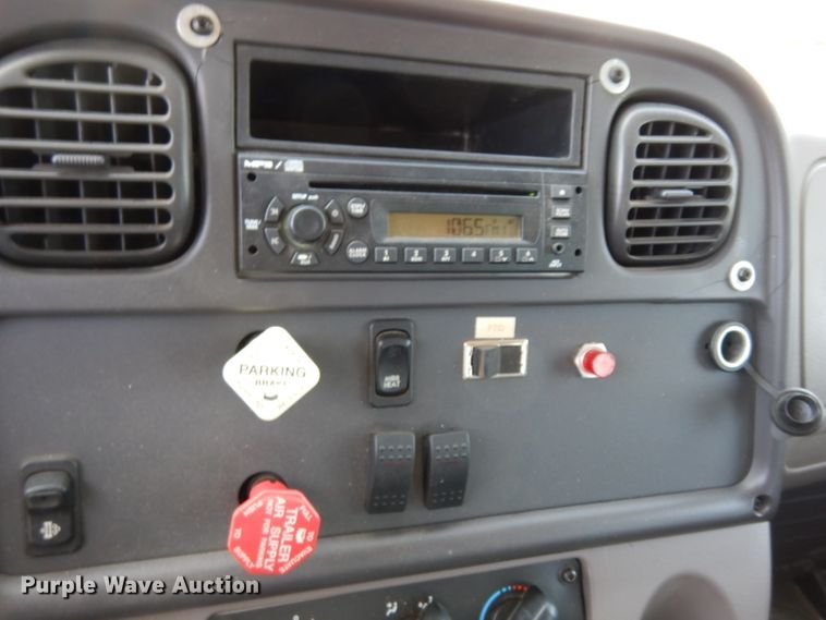 image for item DF4181 2009 Freightliner Business Class M2  service truck