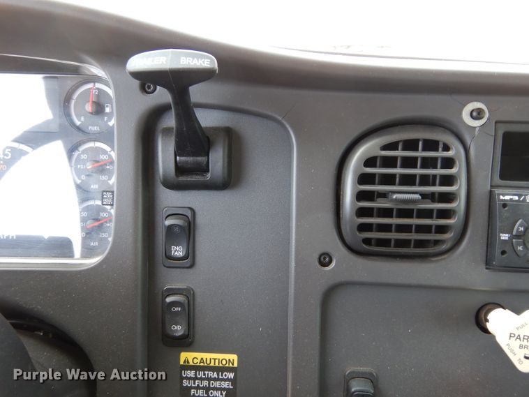 image for item DF4181 2009 Freightliner Business Class M2  service truck