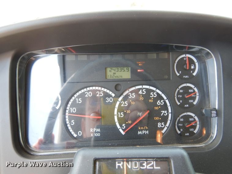 image for item DF4181 2009 Freightliner Business Class M2  service truck