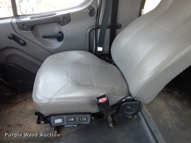 image for item DF4181 2009 Freightliner Business Class M2  service truck