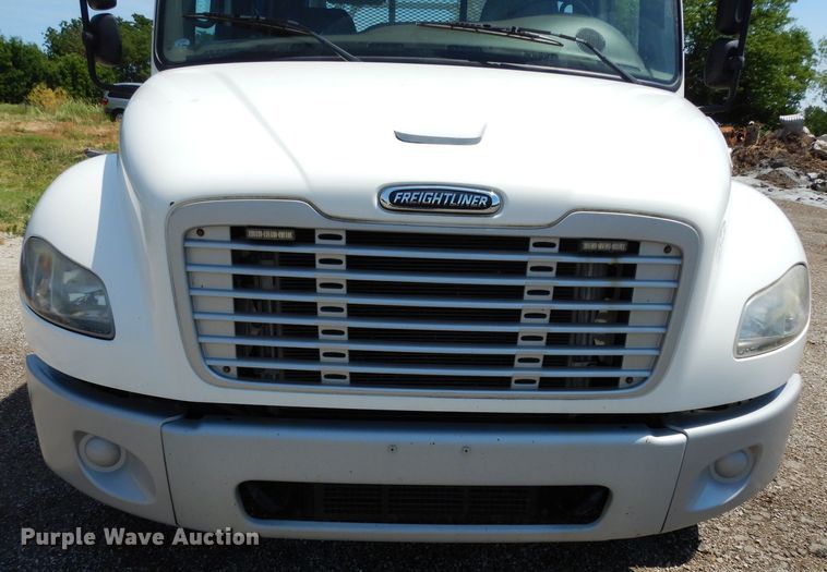 image for item DF4181 2009 Freightliner Business Class M2  service truck