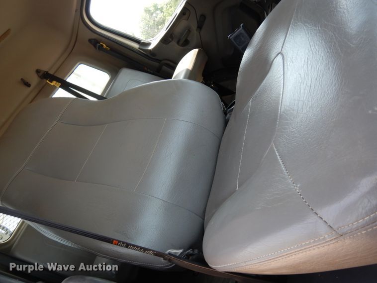 image for item DF4181 2009 Freightliner Business Class M2  service truck