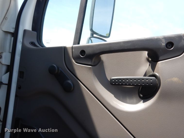 image for item DF4181 2009 Freightliner Business Class M2  service truck