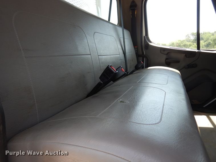 image for item DF4181 2009 Freightliner Business Class M2  service truck