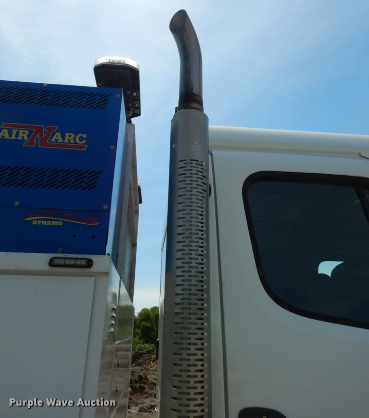 image for item DF4181 2009 Freightliner Business Class M2  service truck