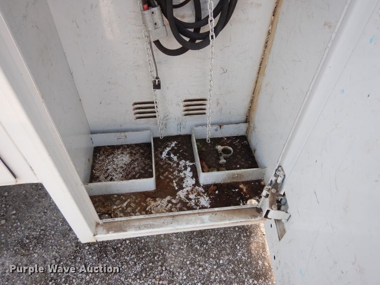 image for item DF4181 2009 Freightliner Business Class M2  service truck