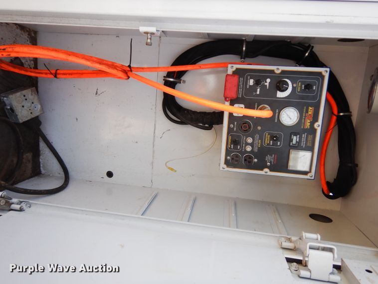 image for item DF4181 2009 Freightliner Business Class M2  service truck