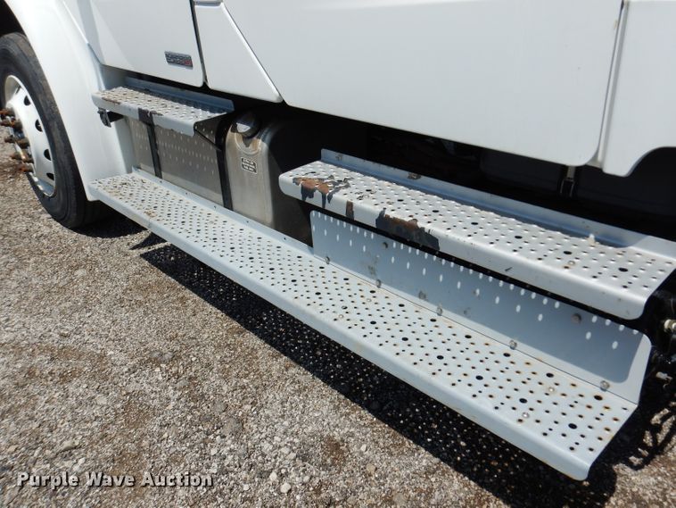 image for item DF4181 2009 Freightliner Business Class M2  service truck