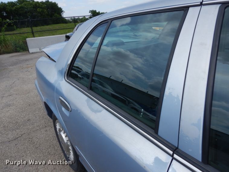 image for item DF4195 1998 Ford Crown Victoria Police Interceptor