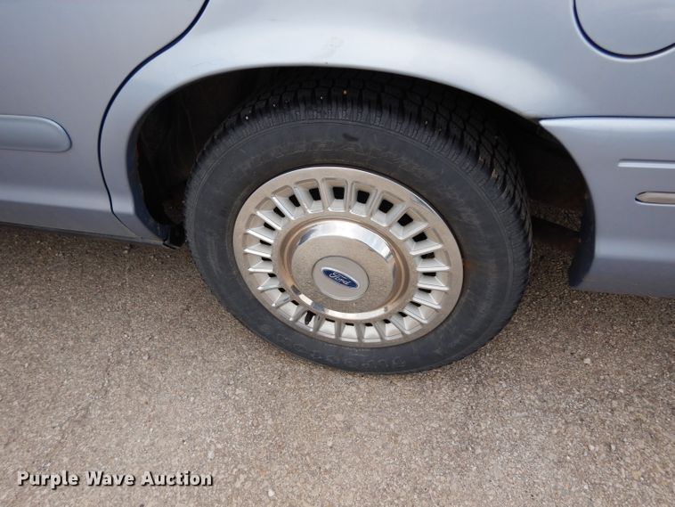 image for item DF4195 1998 Ford Crown Victoria Police Interceptor