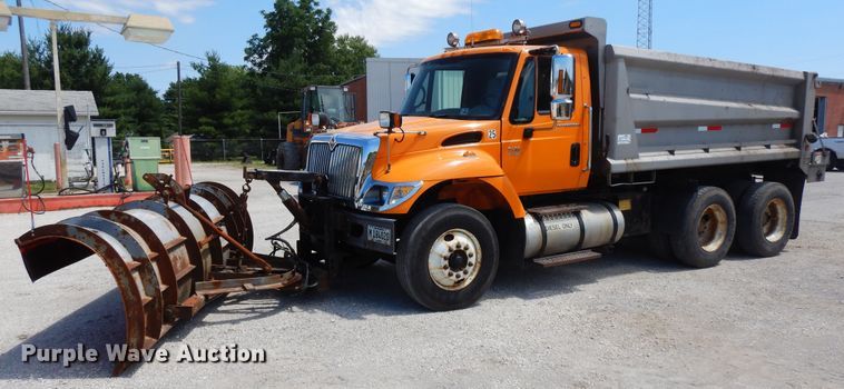 image for item DF5377 2005 International 7400  dump truck