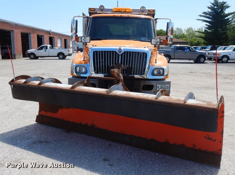 image for item DF5377 2005 International 7400  dump truck